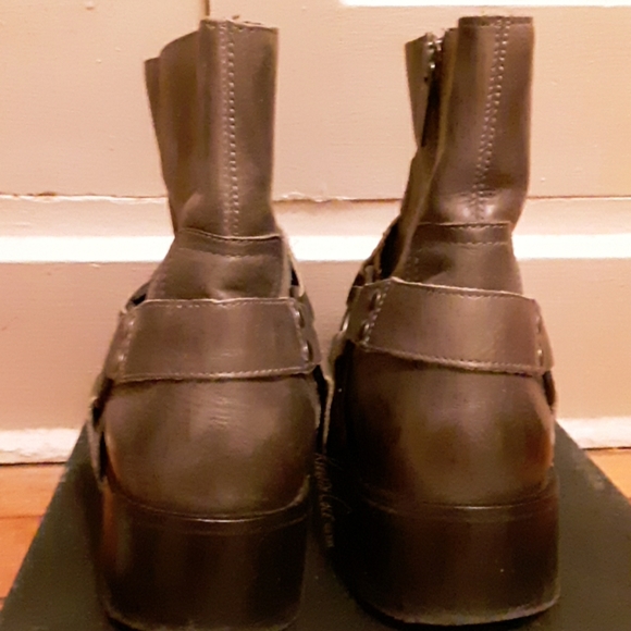 Mens Boots - Picture 2 of 4